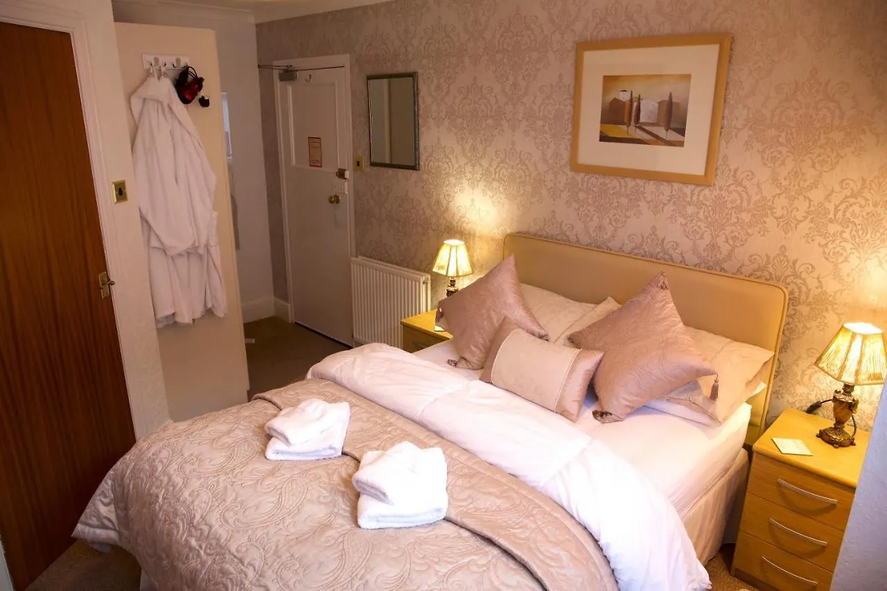 Villa Marina Scarborough 4*,